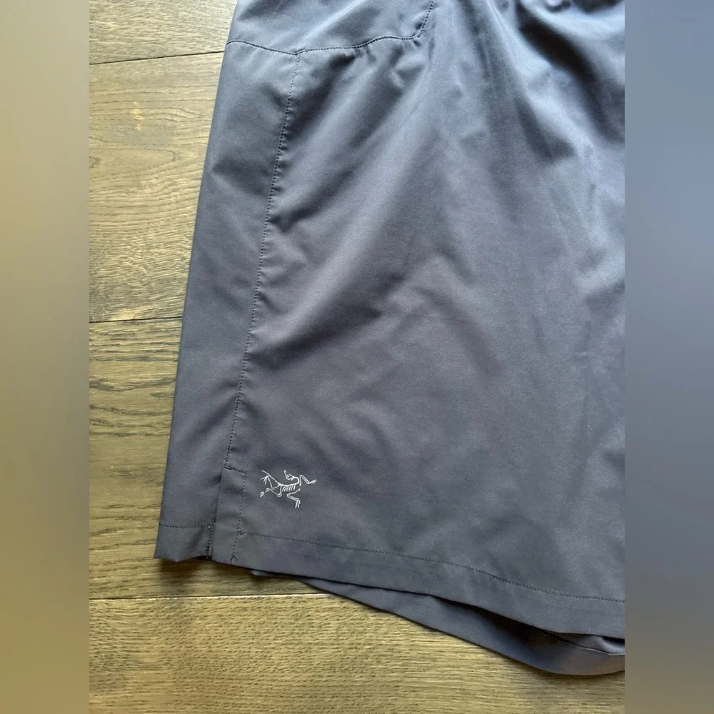 Arc'teryx Cormac Lined Shorts Inseam 7” In Gray/Teal Lining Size XL Reg
